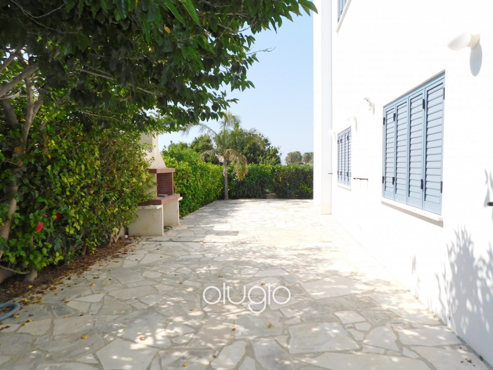 Detached Villa For Sale  in  Chloraka