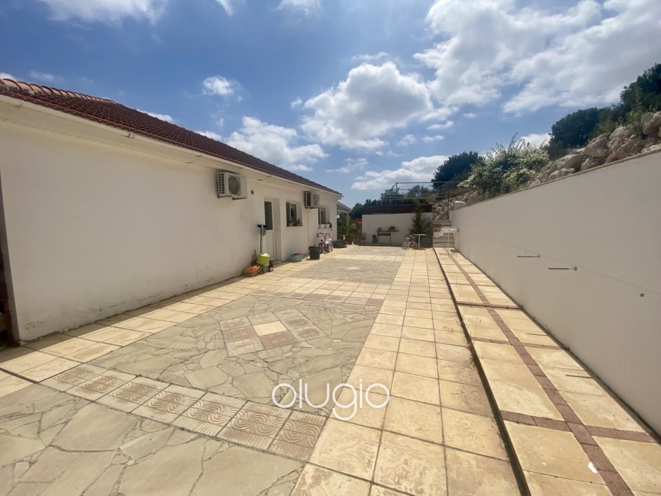 Bungalow For Sale  in  Armou