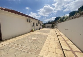 Bungalow For Sale  in  Armou