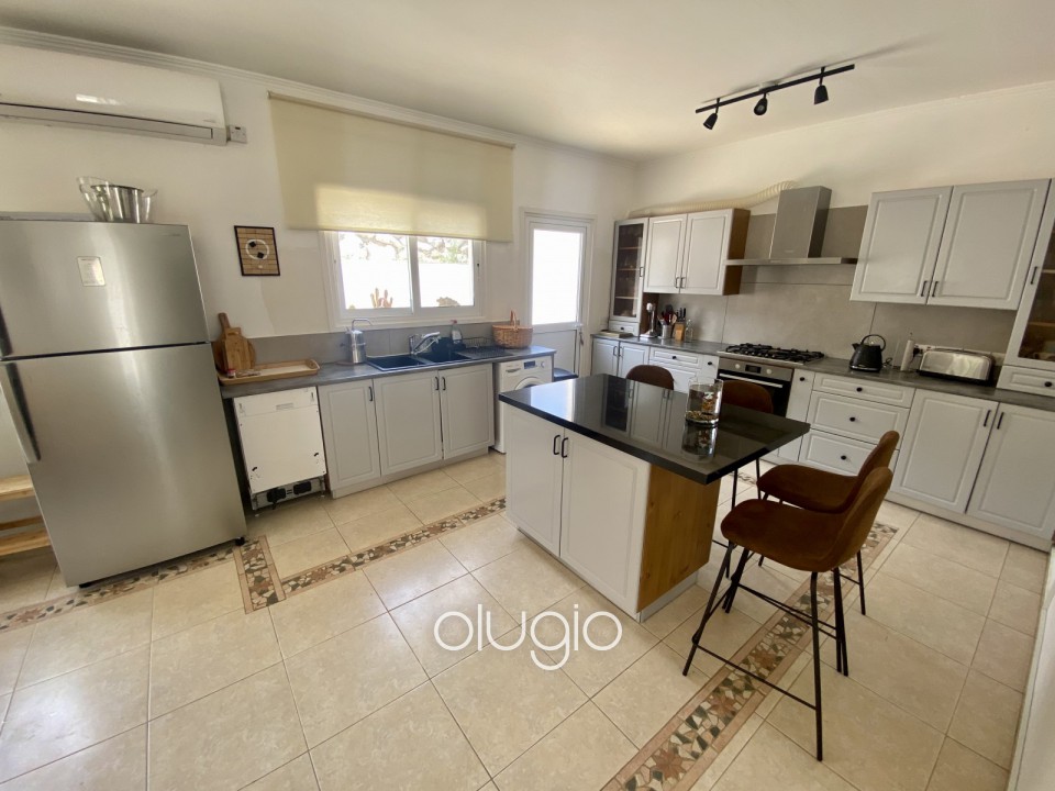 Bungalow For Sale  in  Armou
