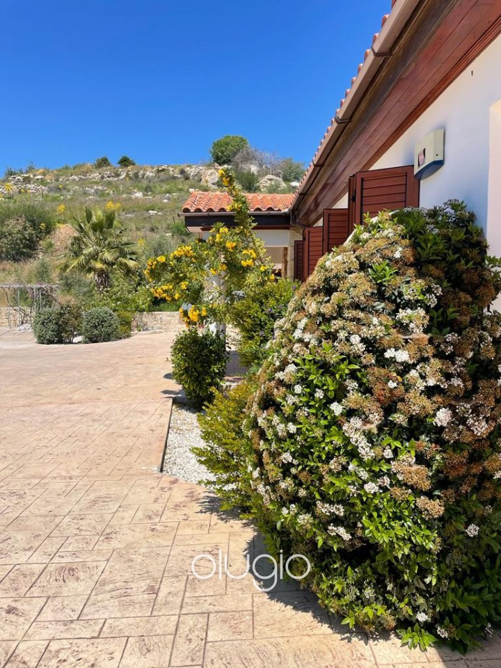 Bungalow For Sale  in  Armou