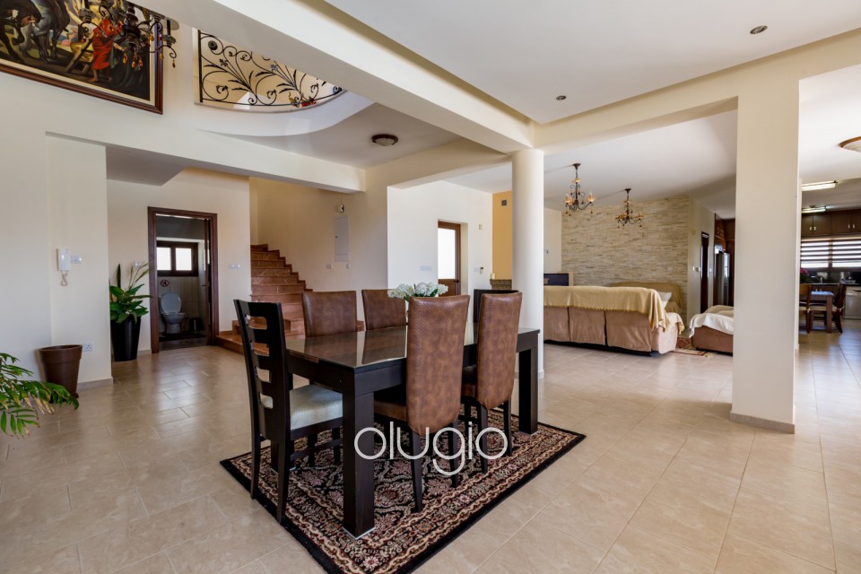 Detached Villa For Sale  in  Thrinia