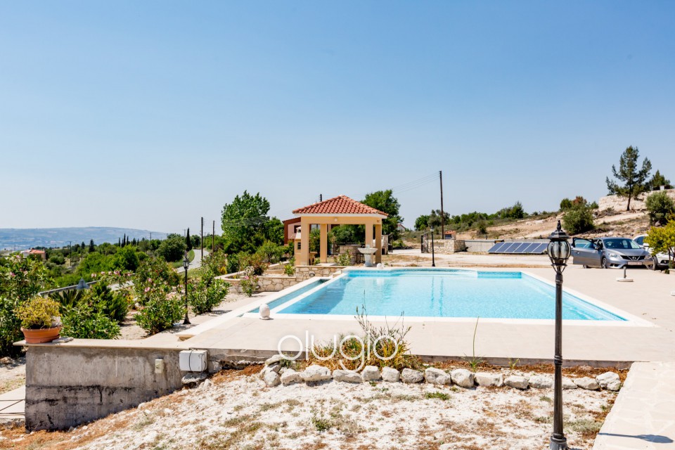 Detached Villa For Sale  in  Thrinia