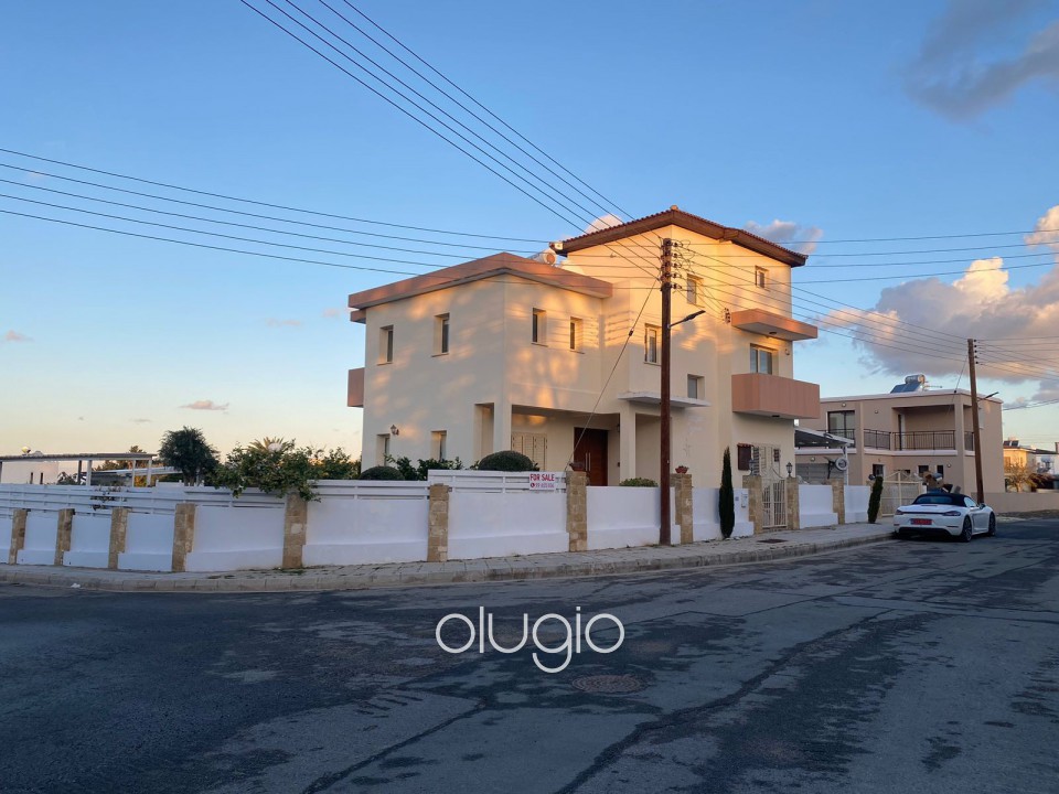 Detached Villa For Sale  in  Emba