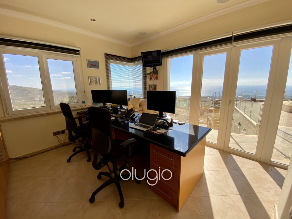 Detached Villa For Sale  in  Akoursos
