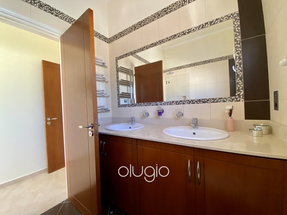 Detached Villa For Sale  in  Akoursos