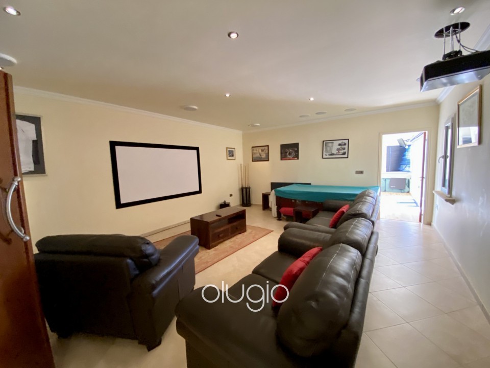 Detached Villa For Sale  in  Akoursos