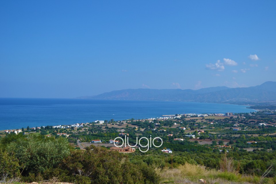 Bungalow For Sale  in  Neo Chorio