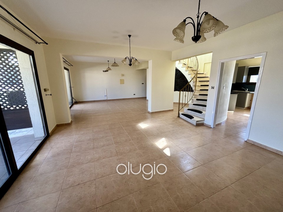 Penthouse For Sale  in  Kato Paphos