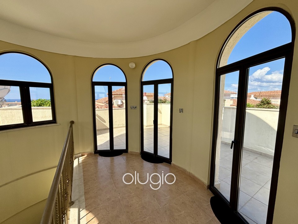 Penthouse For Sale  in  Kato Paphos