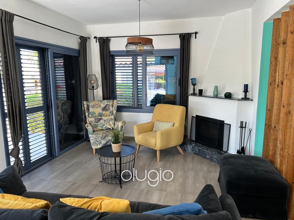 Detached Villa For Sale  in  Coral Bay