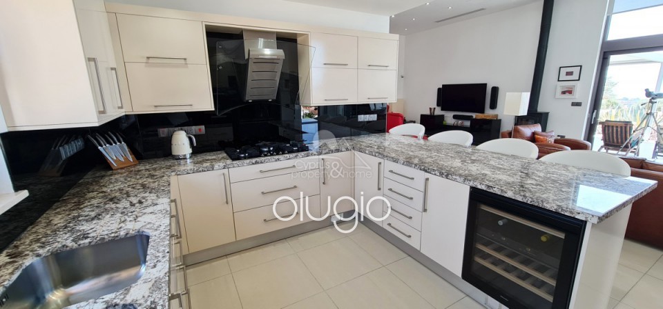 Detached Villa For Sale  in  Pano Arodes