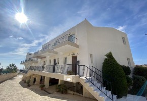 Town House For Sale in Peyia