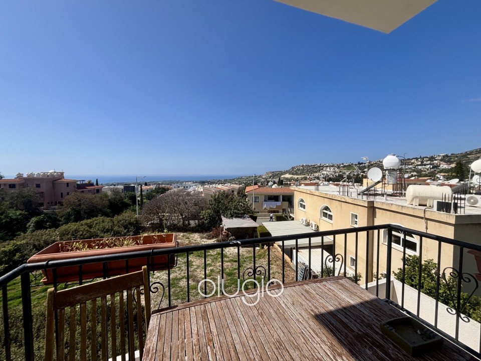 Town House For Sale in Peyia
