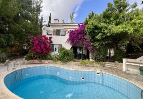 Detached Villa For Rent in Kamares - Tala