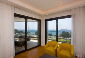 Apartment For Rent in Molos