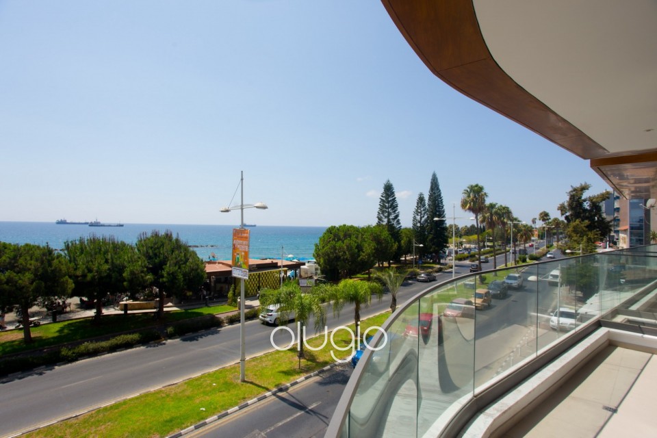 Apartment For Rent in Molos