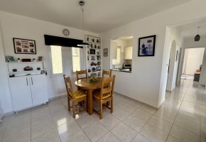 Apartment For Sale in Peyia