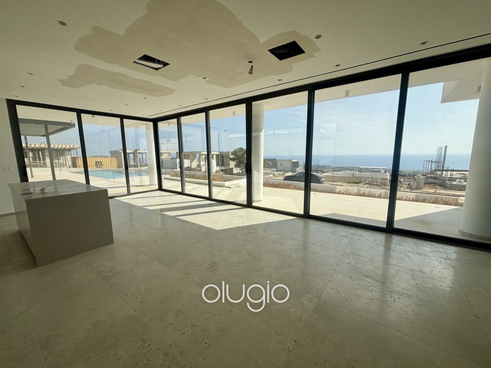 Detached Villa For Sale in Peyia