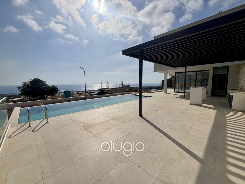 Detached Villa For Sale in Peyia