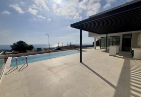 Detached Villa For Sale in Peyia