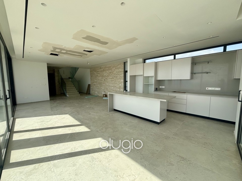 Detached Villa For Sale in Peyia