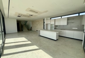 Detached Villa For Sale in Peyia