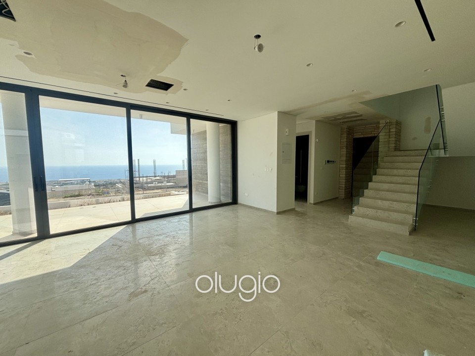 Detached Villa For Sale in Peyia