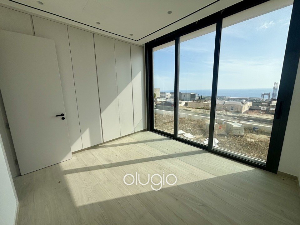 Detached Villa For Sale in Peyia