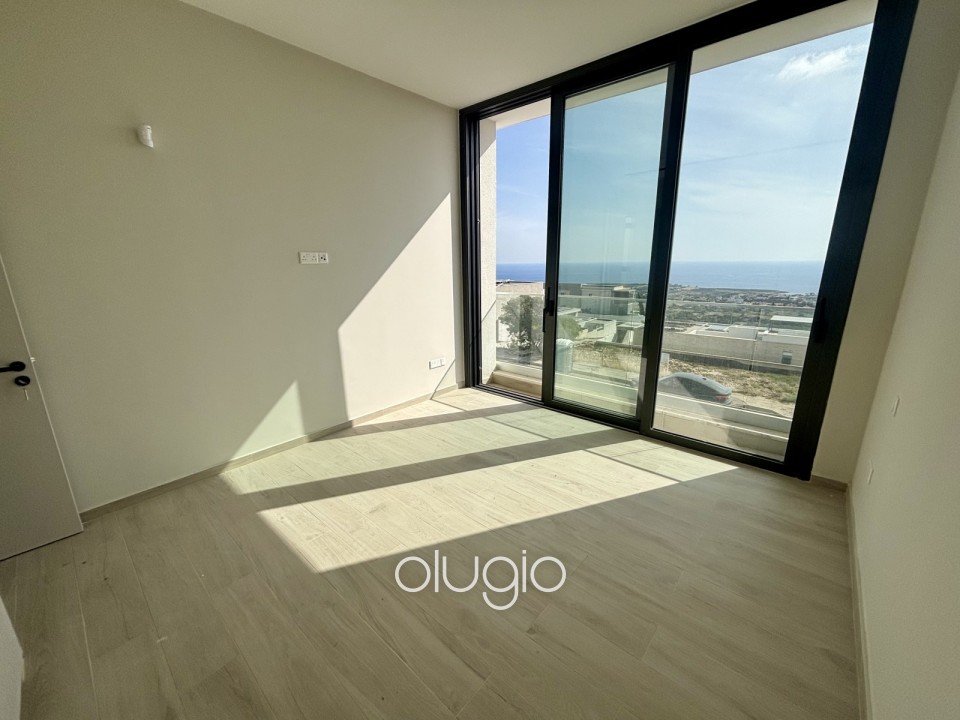 Detached Villa For Sale in Peyia