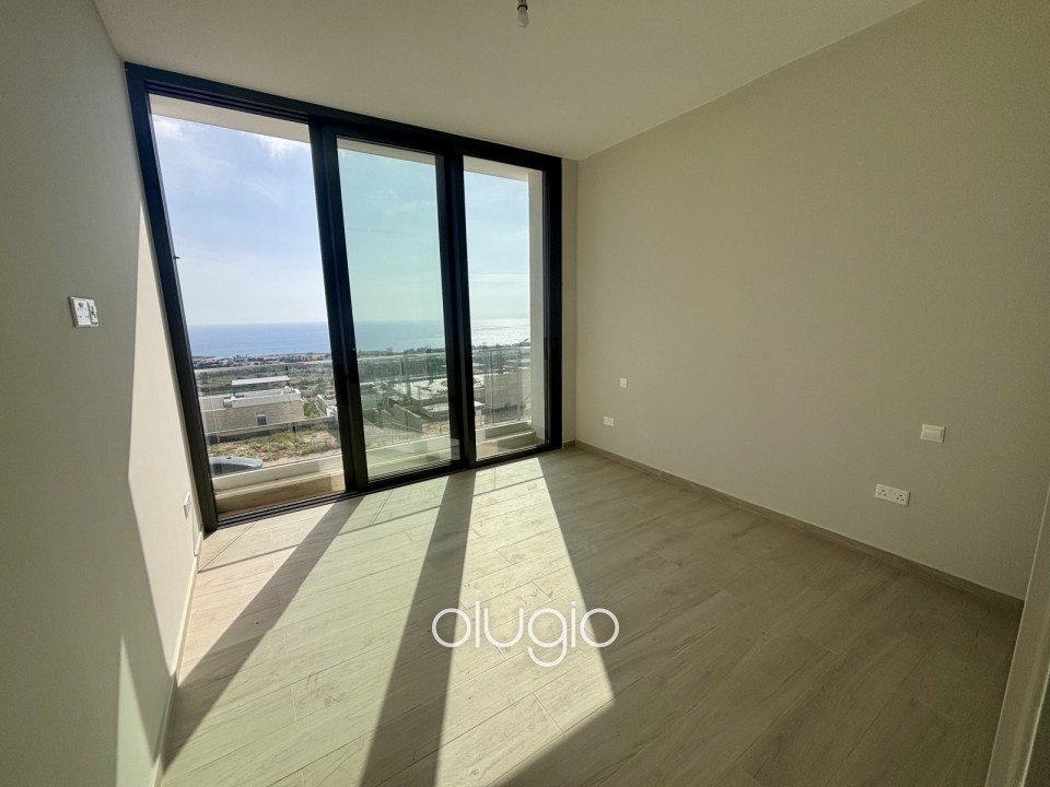 Detached Villa For Sale in Peyia