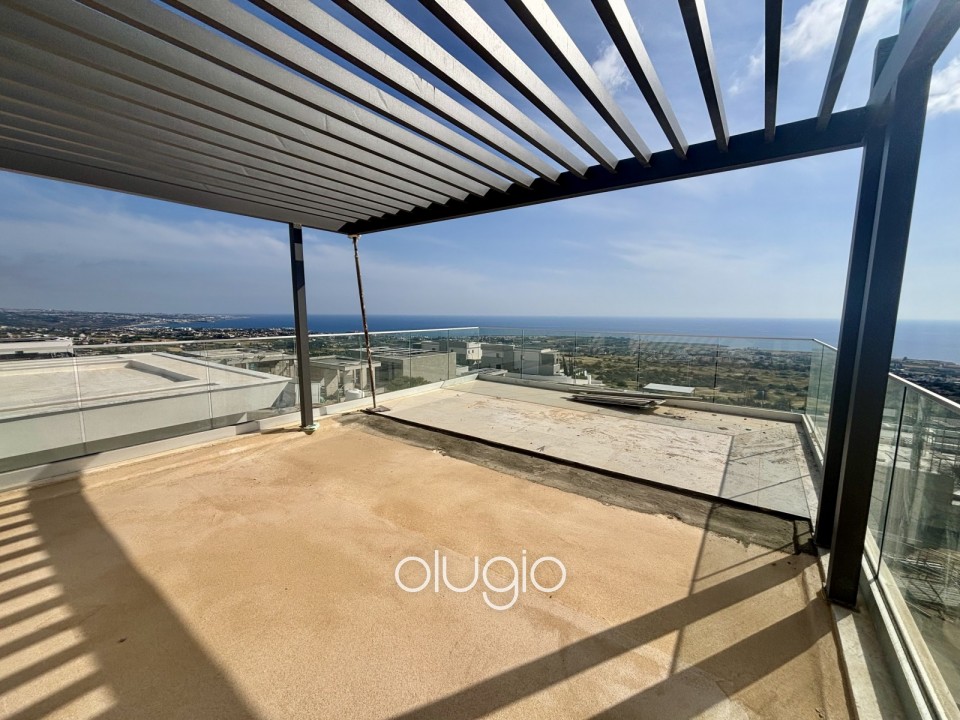 Detached Villa For Sale in Peyia