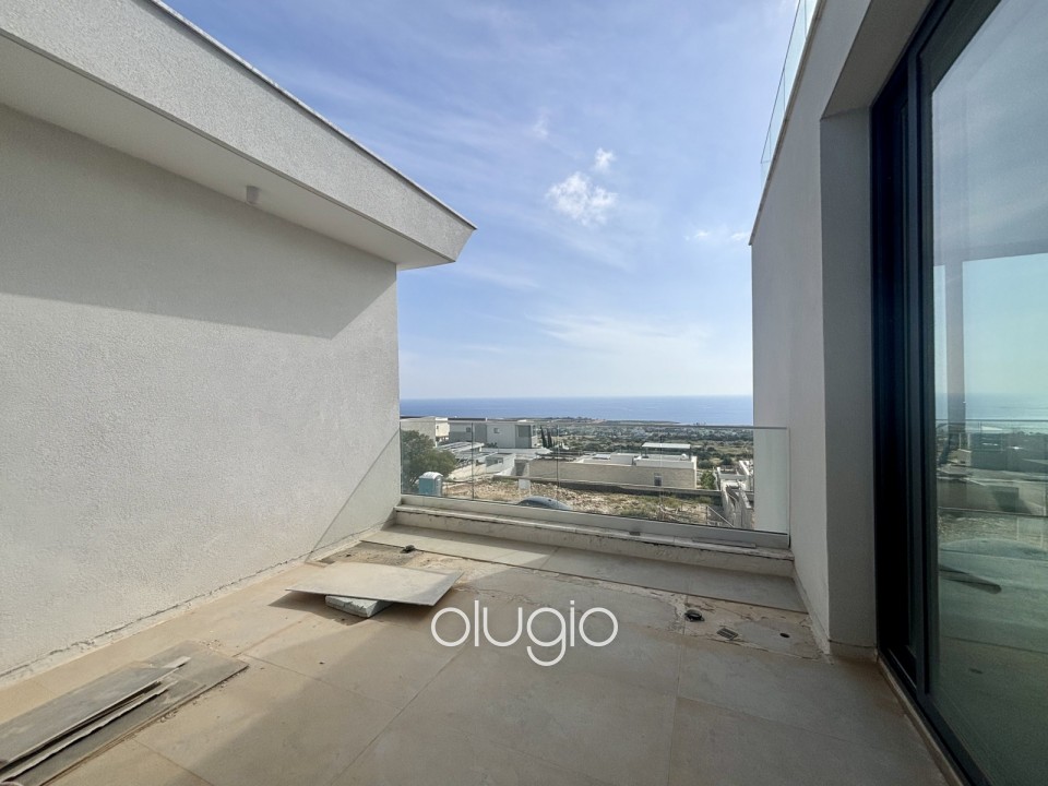 Detached Villa For Sale in Peyia