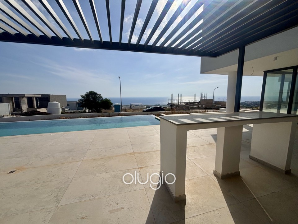 Detached Villa For Sale in Peyia