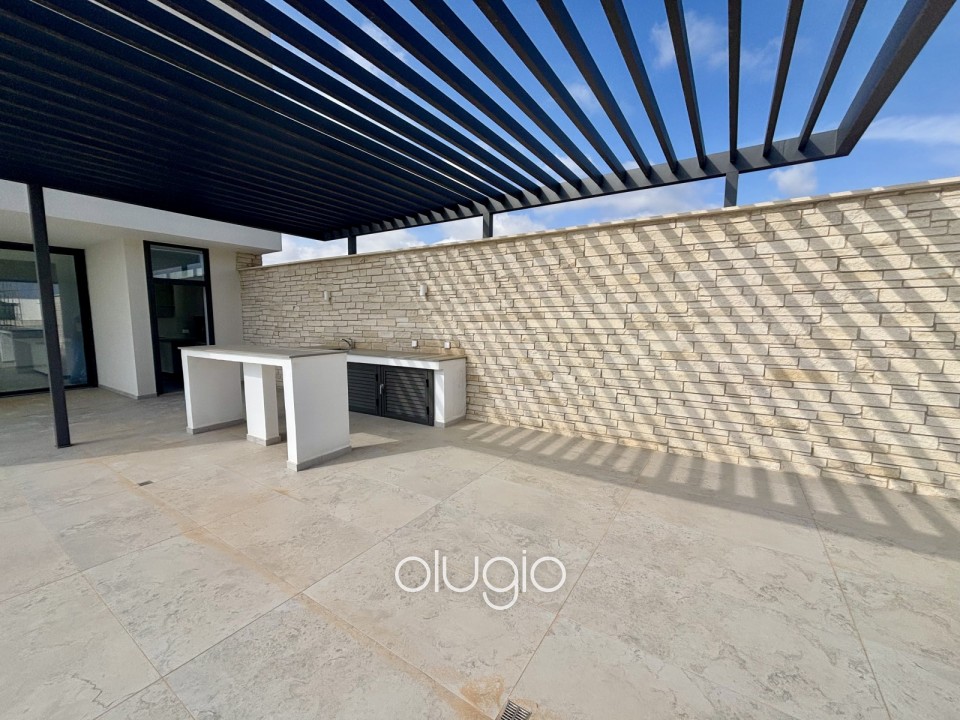 Detached Villa For Sale in Peyia