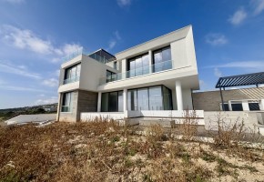 Detached Villa For Sale in Peyia