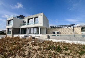 Detached Villa For Sale in Peyia