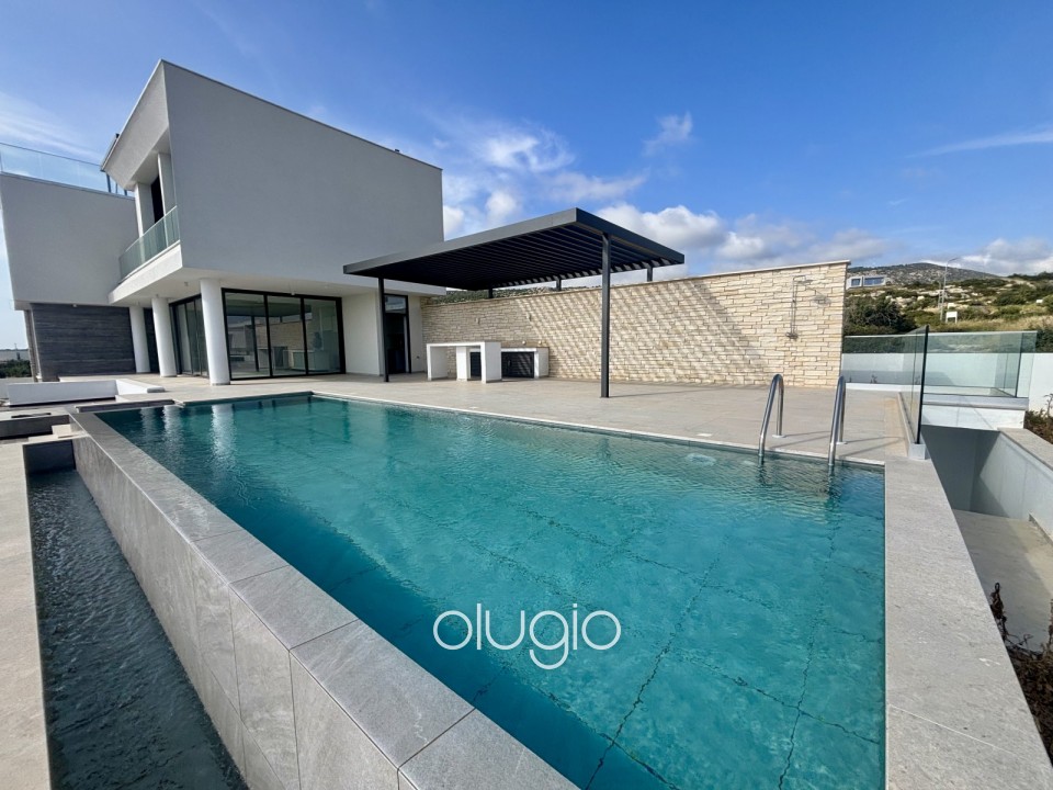 Detached Villa For Sale in Peyia