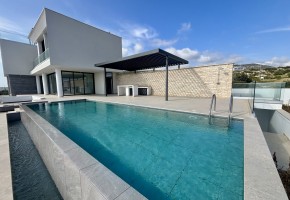 Detached Villa For Sale in Peyia