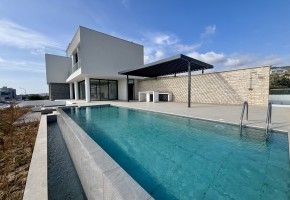 Detached Villa For Sale in Peyia