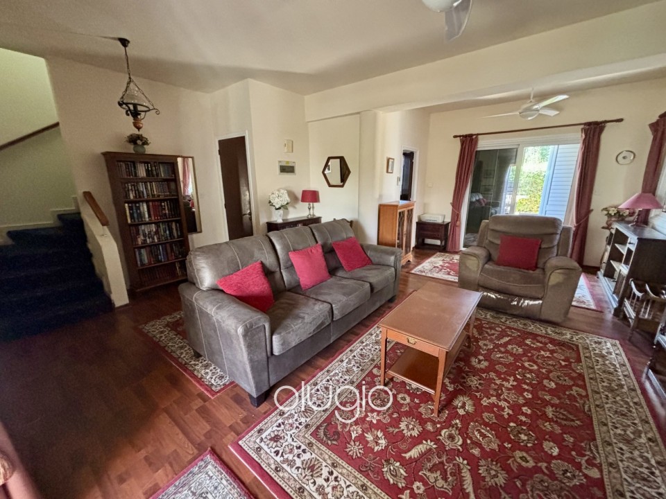 Detached Villa For Sale in Peyia