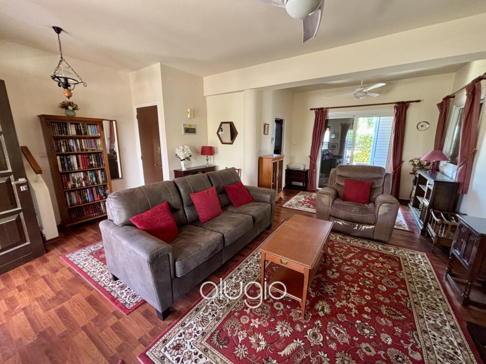 Detached Villa For Sale in Peyia