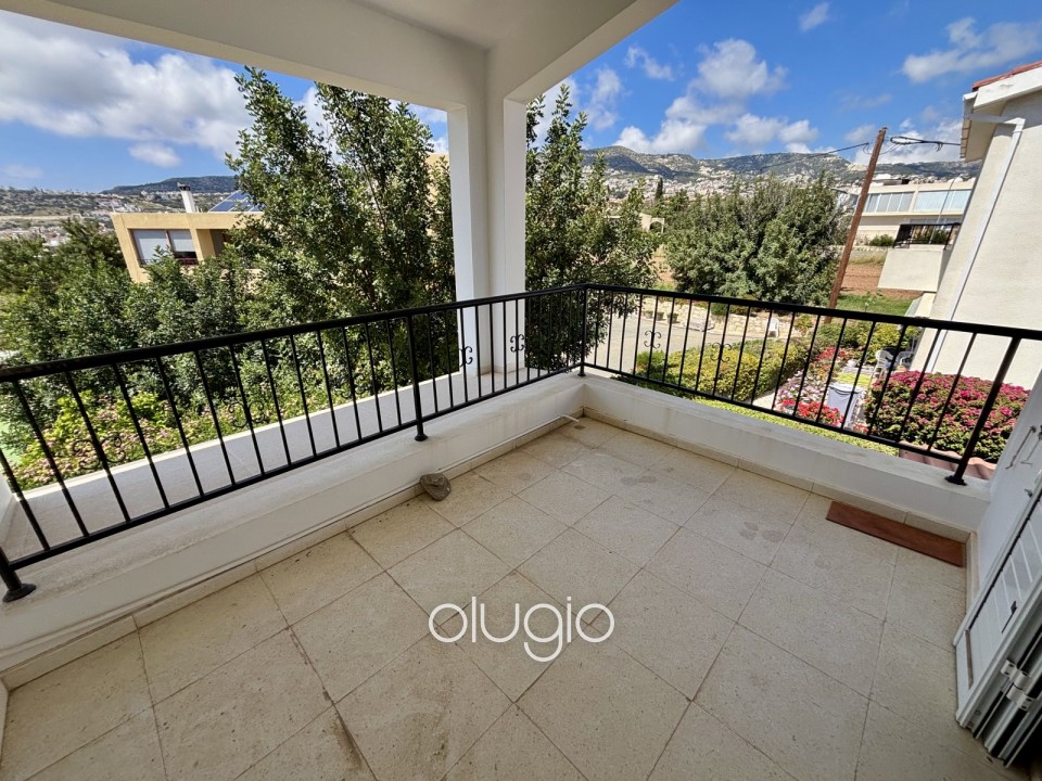 Detached Villa For Sale in Peyia