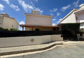 Detached Villa For Sale in Peyia