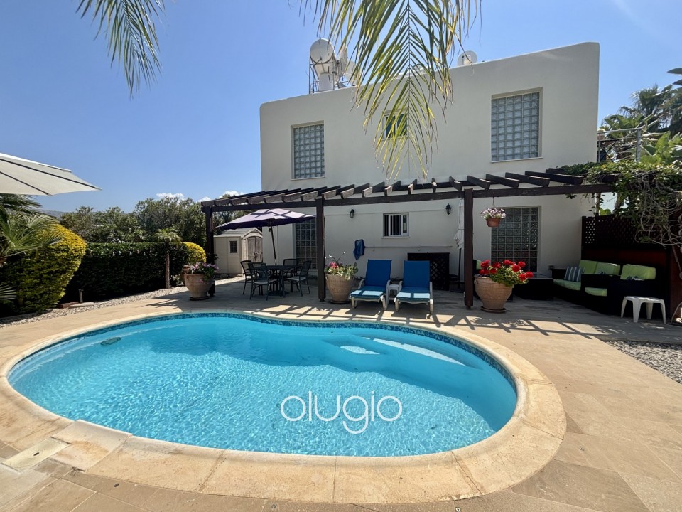 Apartment For Sale in Peyia