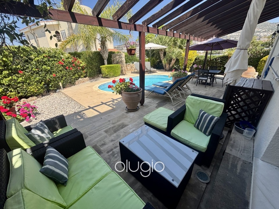 Apartment For Sale in Peyia