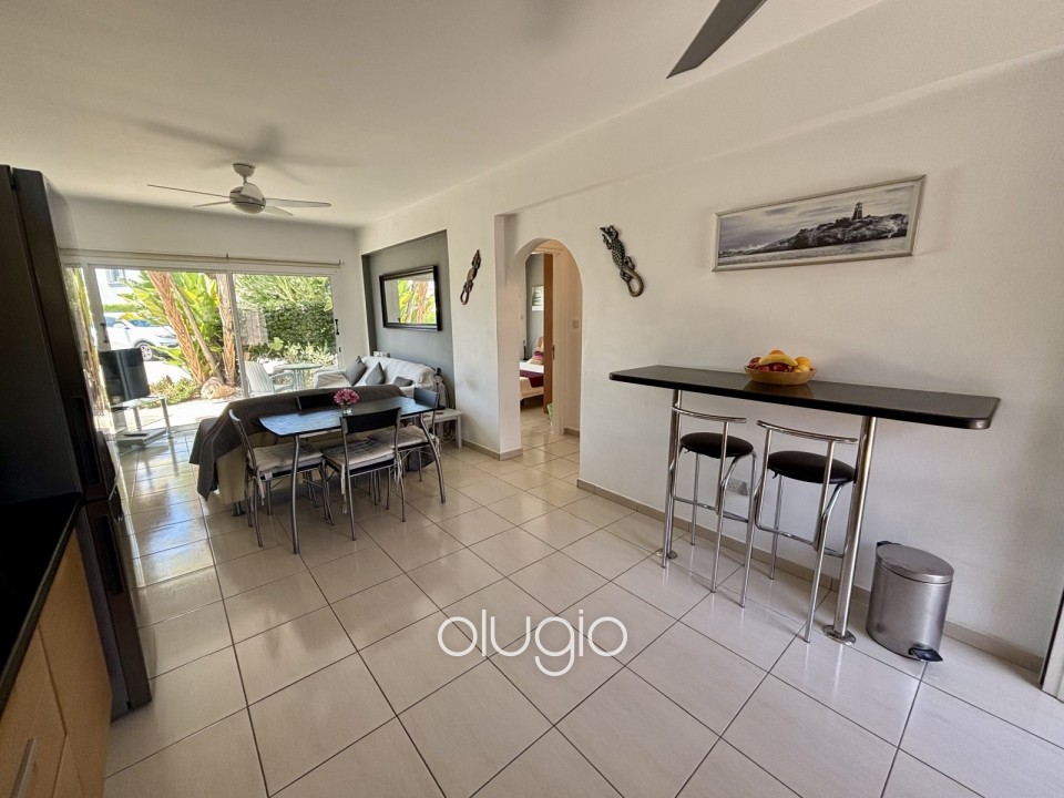Apartment For Sale in Peyia