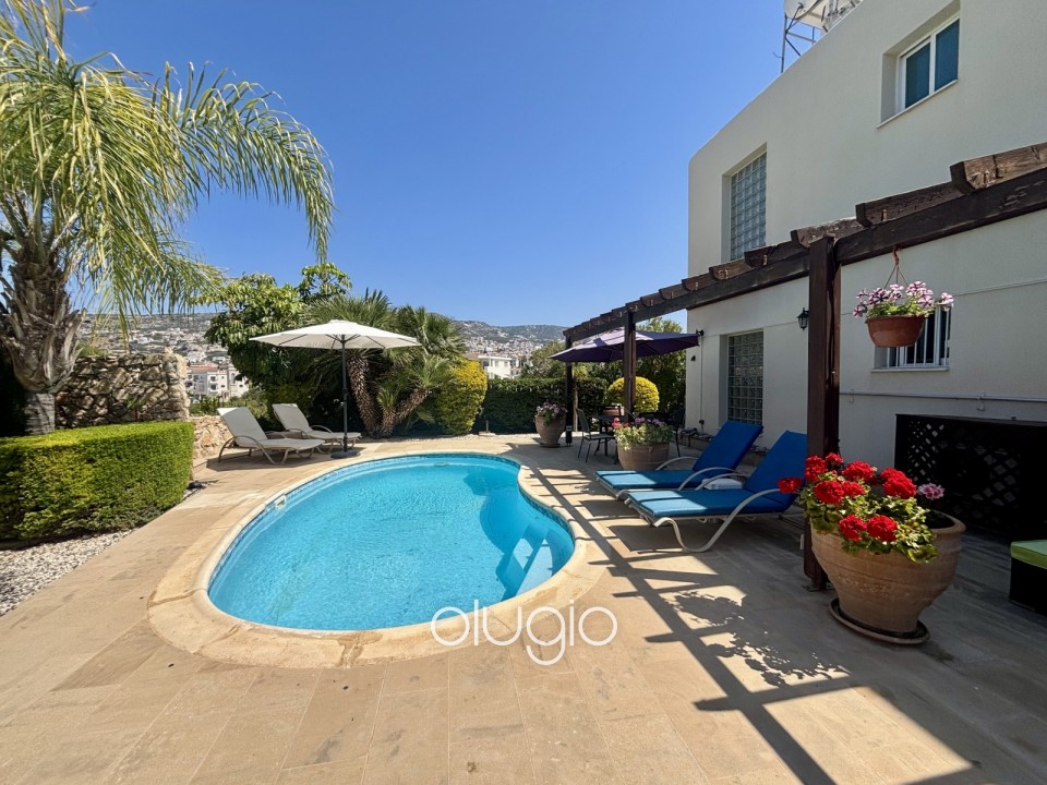 Apartment For Sale in Peyia