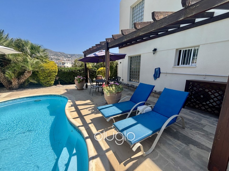 Apartment For Sale in Peyia
