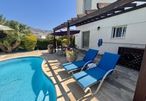 Apartment For Sale in Peyia
